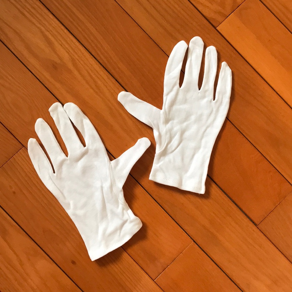 This price for 4 pairs! White Cotton Gloves